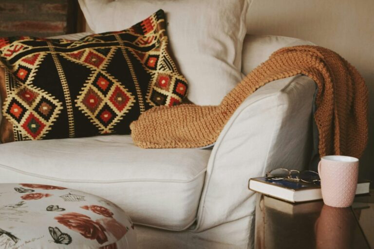 Creating a Cozy Atmosphere with Quality Textiles and Throws
